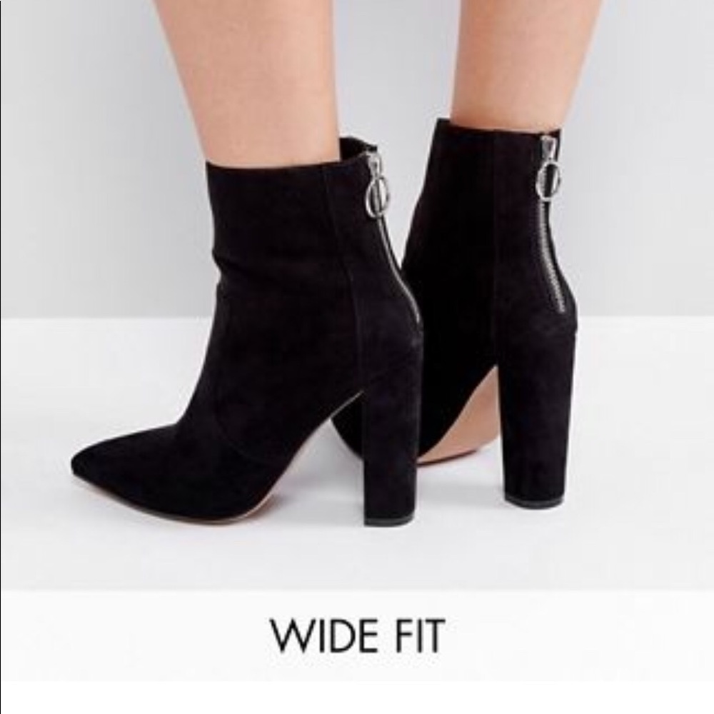 NWOT Wide fit pointed boots